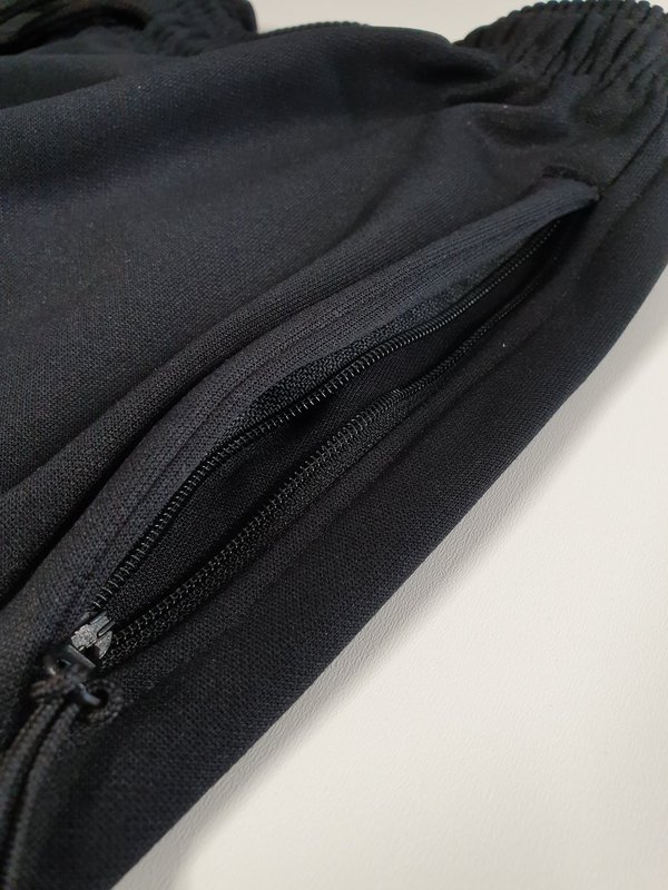 Zipped Pocket Short schwarz